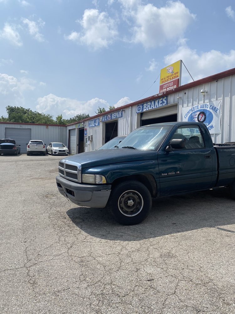 Auto 7 Tech brake and repair bays, Austin TX