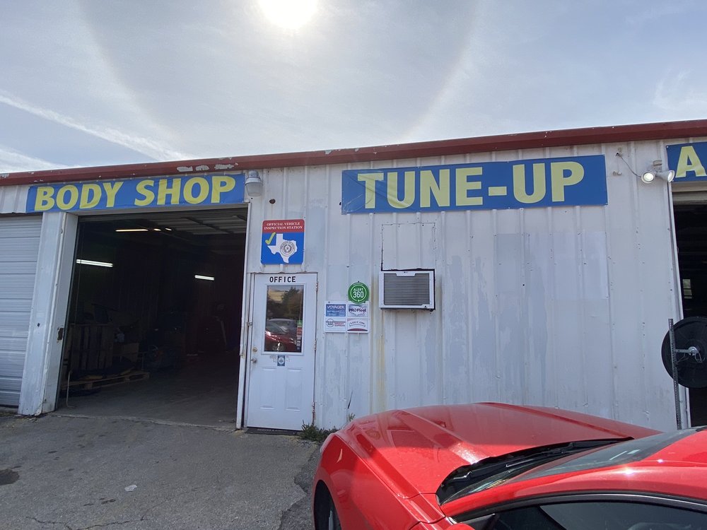 Auto 7 Tech office entrance and tune-up bay, Austin TX
